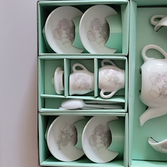 VINTAGE ENESCO PRECIOUS MOMENTS TEA SET PORCELAIN 1985 - Picture 3 of 8